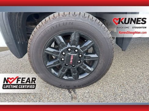 Used 2024 GMC Sierra 2500 AT4 w/ AT4 Premium Plus Package AWD/4WD image 14