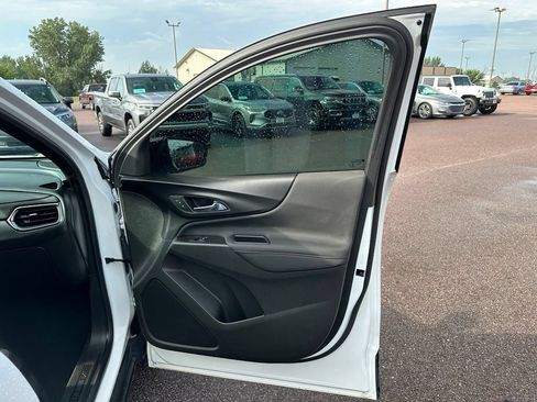 Used 2022 Chevrolet Equinox RS AWD/4WD image 29