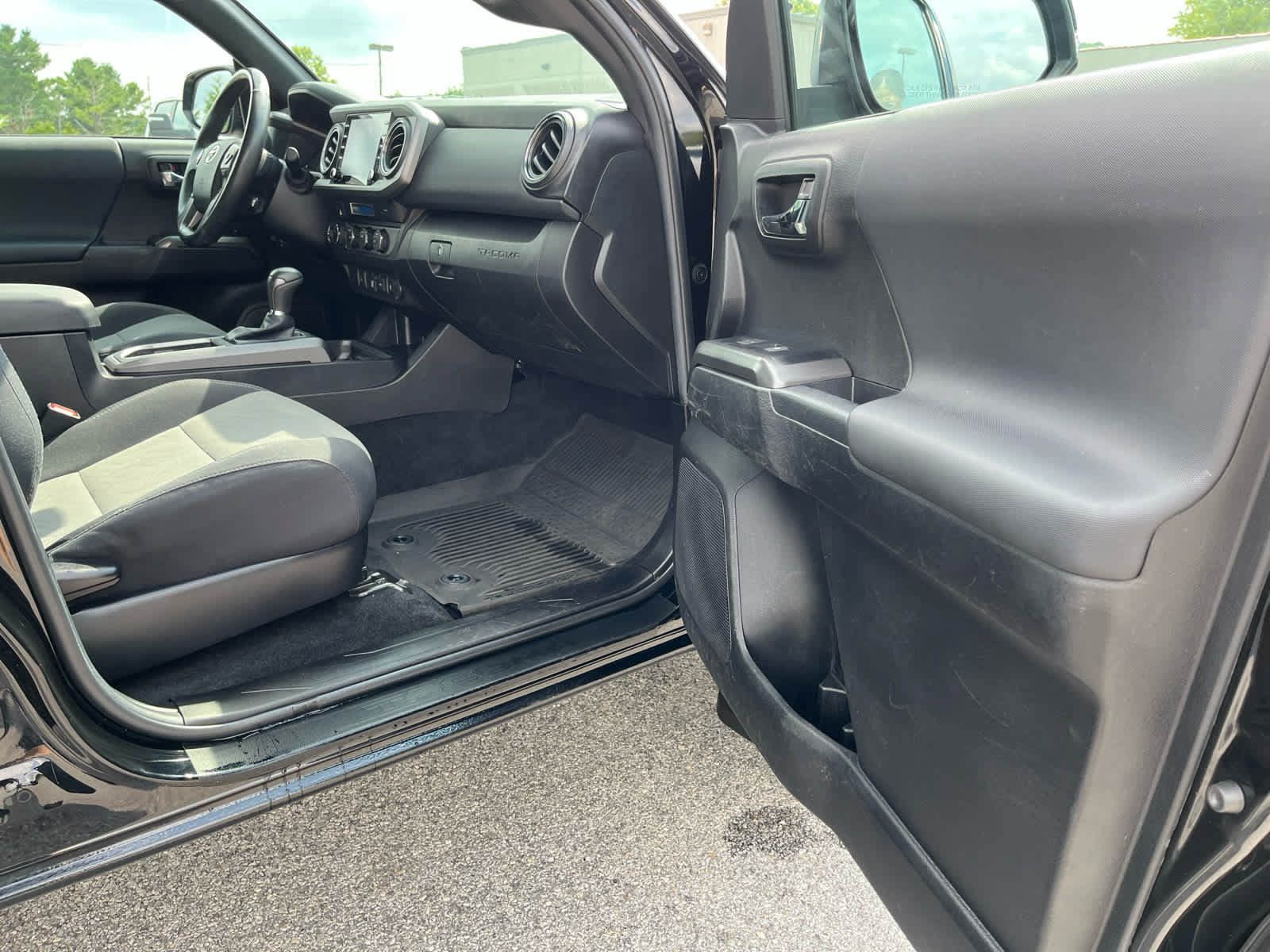 Used 2022 Toyota Tacoma TRD Sport AWD/4WD image 31