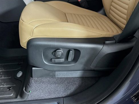 New 2026 Land Rover Discovery Limited Edition image 22
