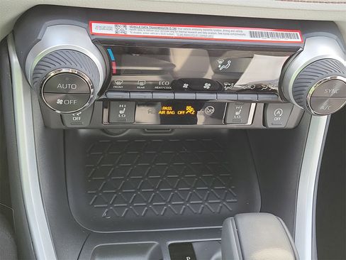 Used 2025 Toyota RAV4 XLE image 29