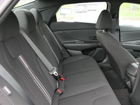 New 2025 Hyundai Elantra SEL image 23