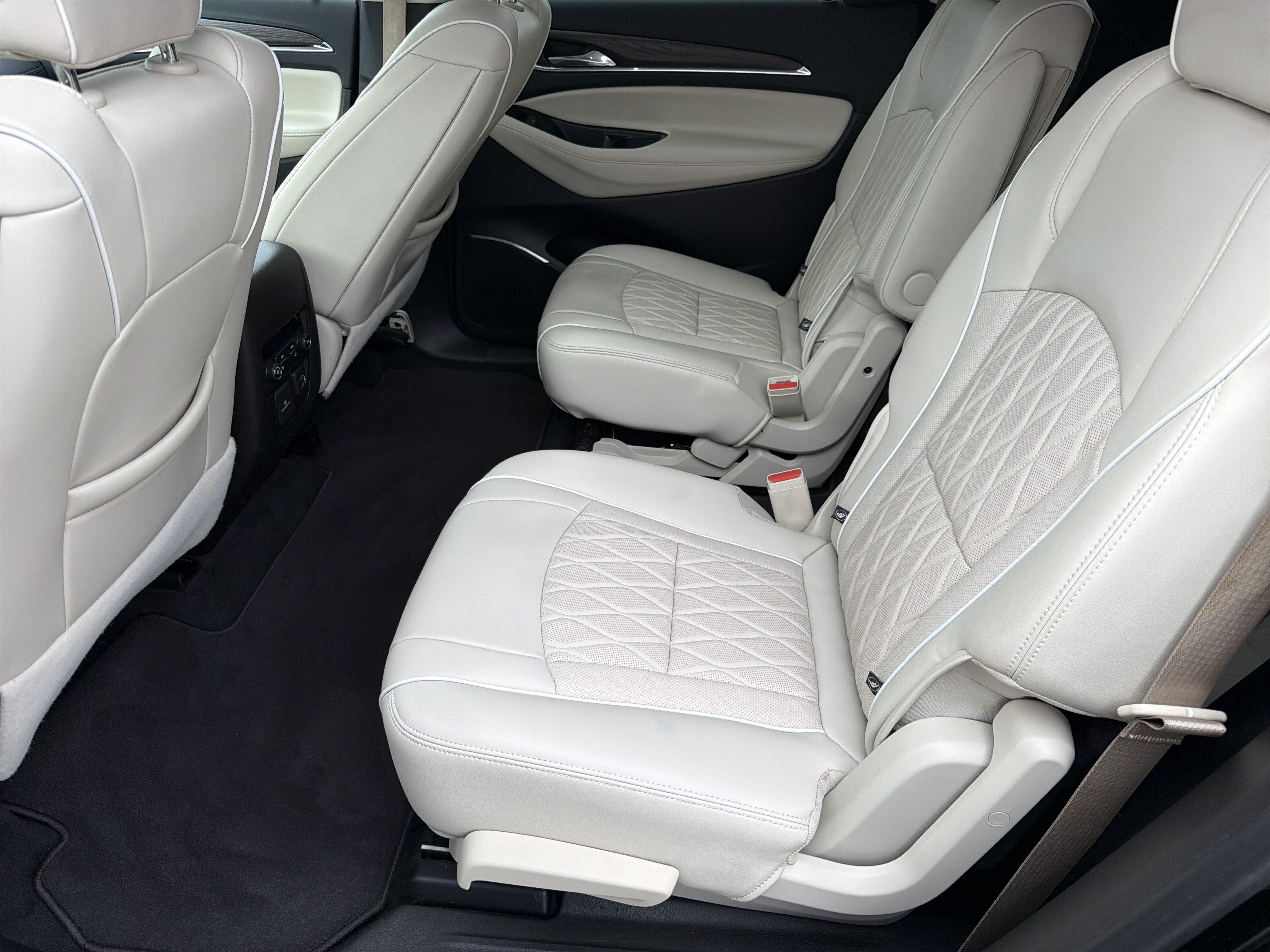 Used 2023 Buick Enclave Avenir FWD image 22