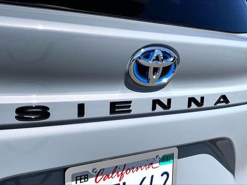 Used 2025 Toyota Sienna XSE AWD/4WD image 30