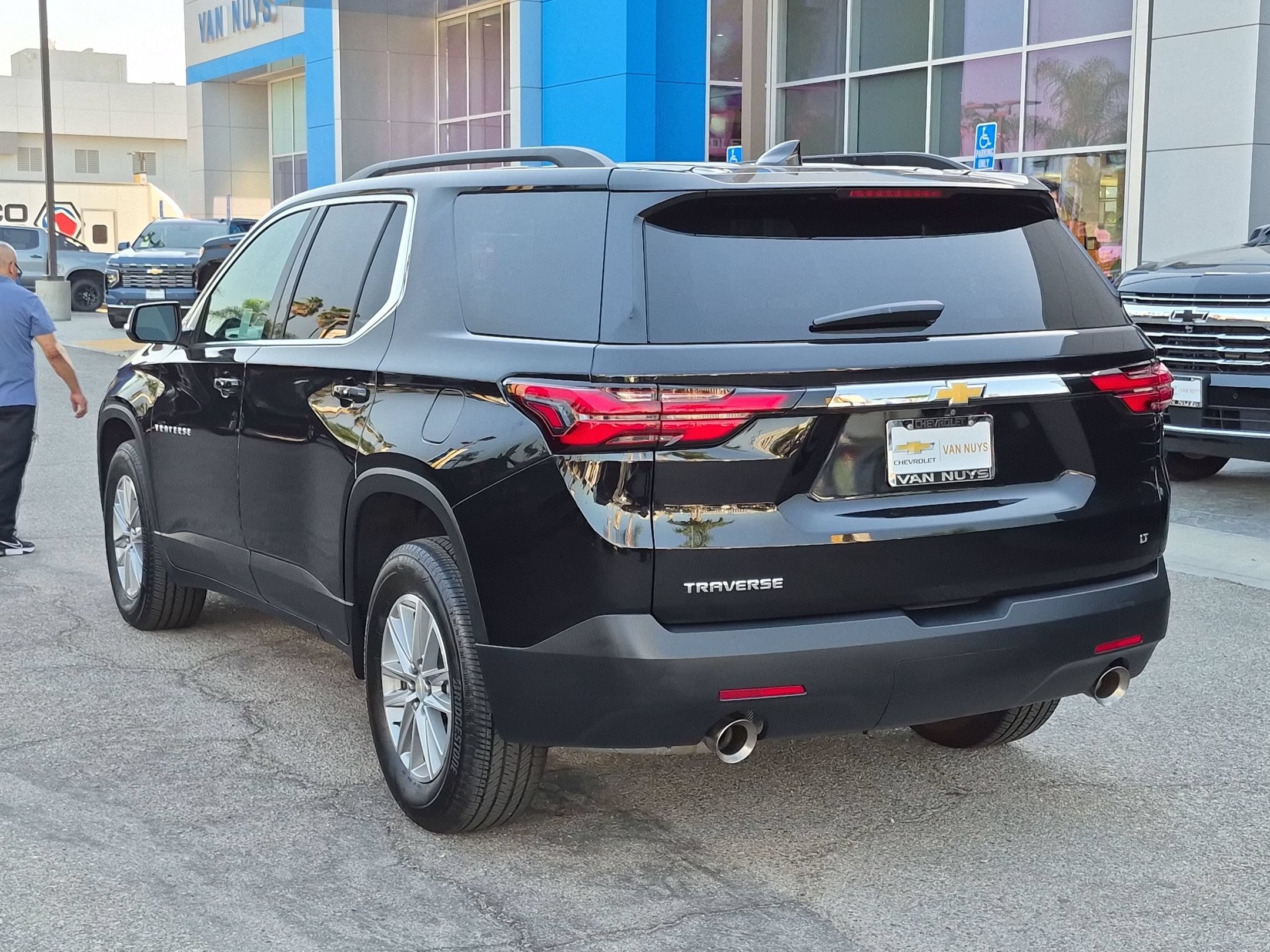 Used 2023 Chevrolet Traverse LT w/ LPO, Floor Liner Package FWD image 7