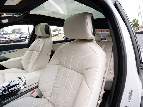 Used 2023 BMW 760i xDrive AWD/4WD image 33