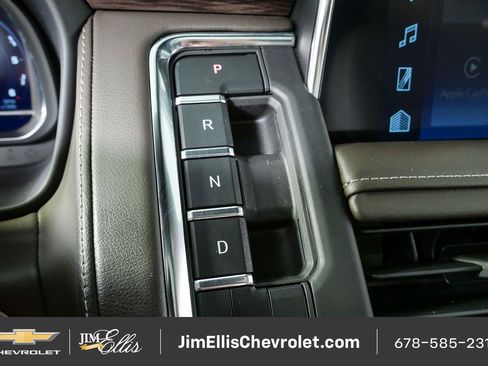 Certified 2023 Chevrolet Tahoe Z71 w/ Luxury Package AWD/4WD image 18