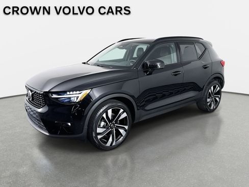 Used 2023 Volvo XC40 B4 Ultimate image 1