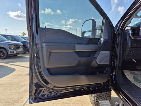 New 2025 Ford F250 Lariat w/ Black Appearance Package image 22