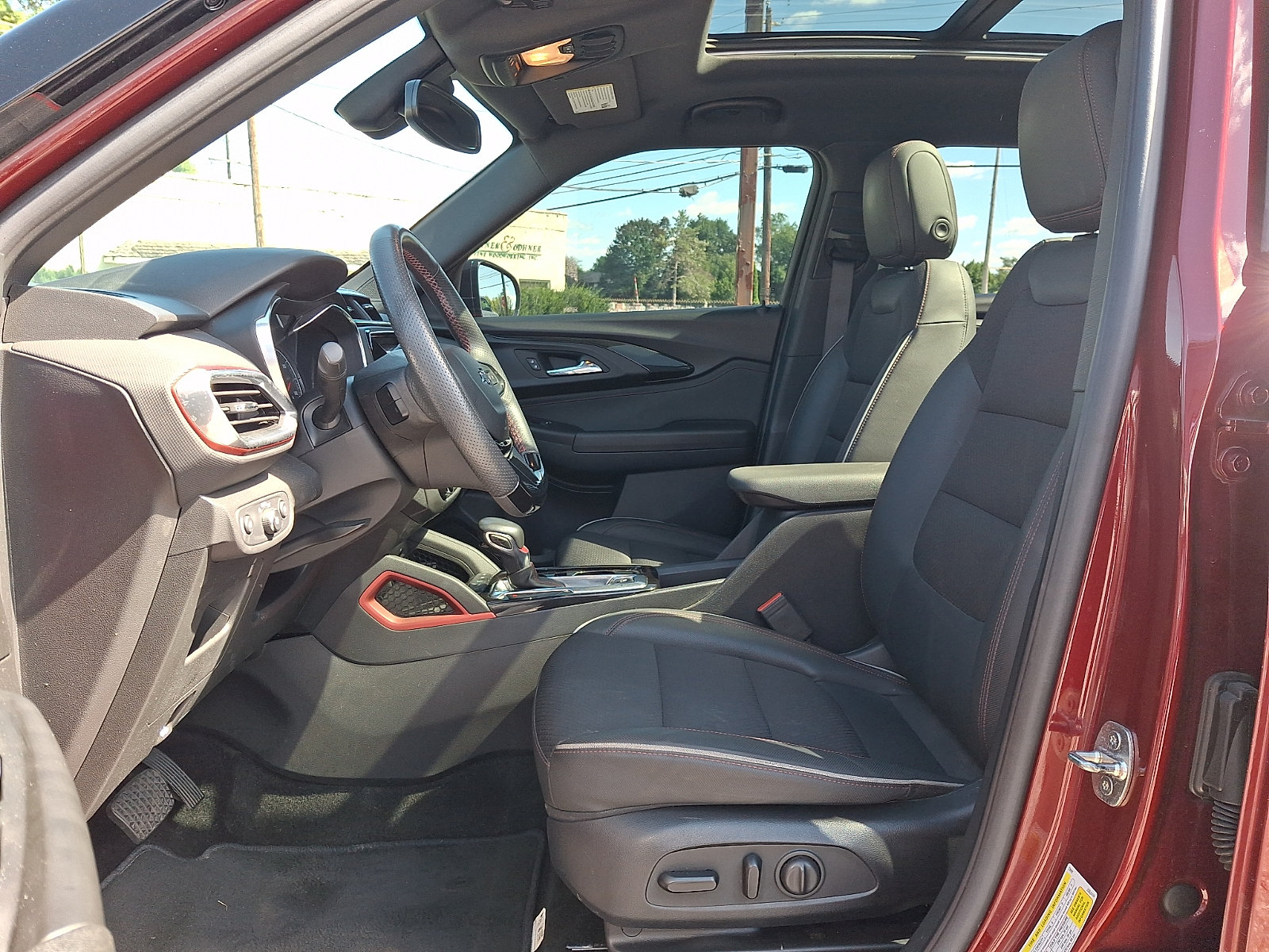 Used 2022 Chevrolet TrailBlazer RS w/ Sun and Liftgate Package AWD/4WD image 13
