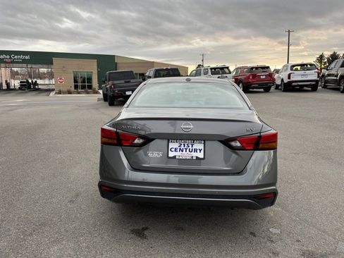 Used 2024 Nissan Altima 2.5 SV image 10