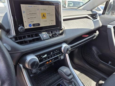 Used 2023 Toyota RAV4 LE AWD/4WD image 11