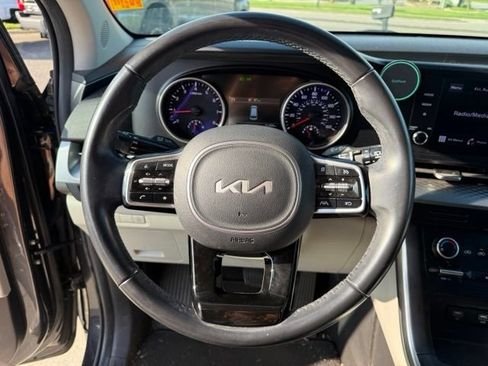 Used 2022 Kia Carnival LX FWD image 21
