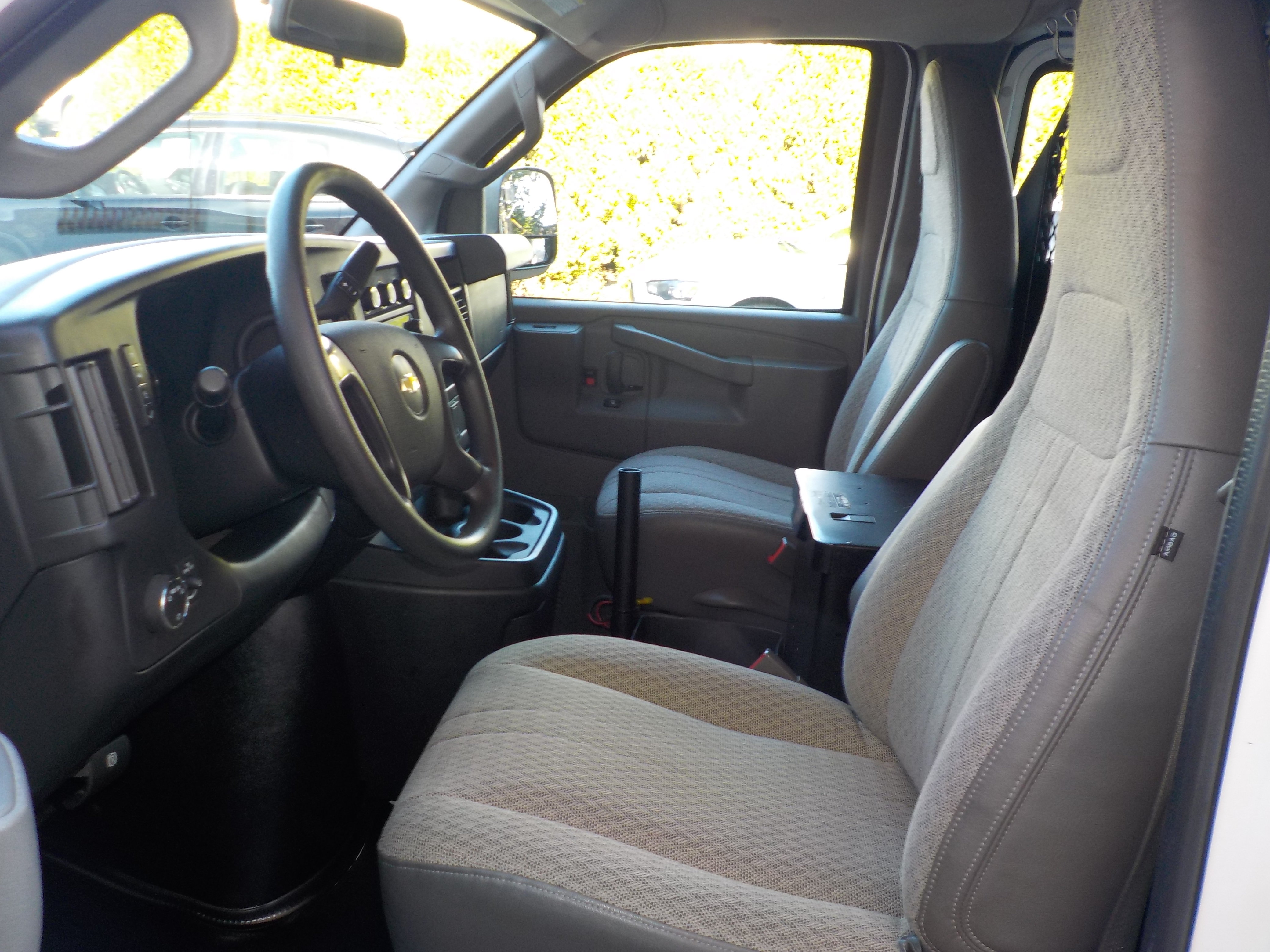 Used 2016 Chevrolet Express 2500 RWD image 13