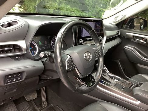 Used 2021 Toyota Highlander Platinum AWD/4WD image 14