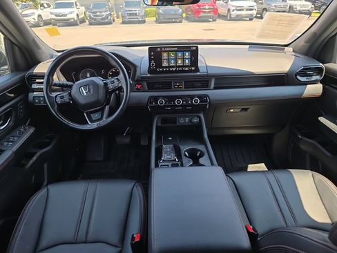Certified 2025 Honda Pilot TrailSport image 13
