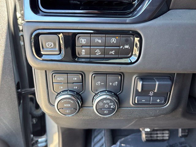 Used 2025 GMC Yukon XL AT4 Ultimate AWD/4WD image 25
