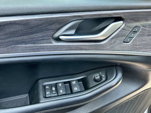 Used 2024 Jeep Grand Cherokee Limited w/ Luxury Tech Group II AWD/4WD image 28