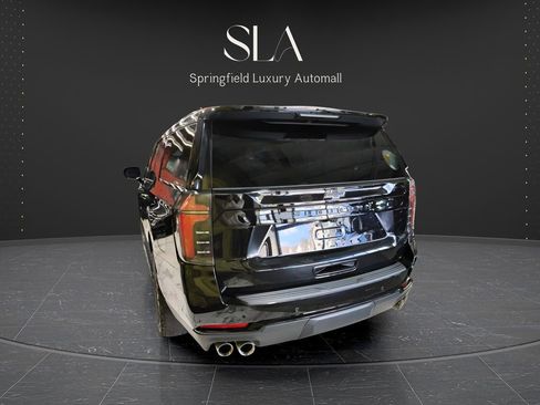 Used 2025 Chevrolet Suburban Z71 image 8