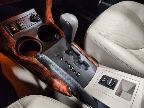 Used 2007 Toyota RAV4 Limited image 40