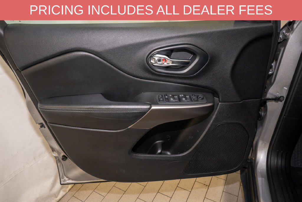 Used 2020 Jeep Cherokee Latitude FWD image 10