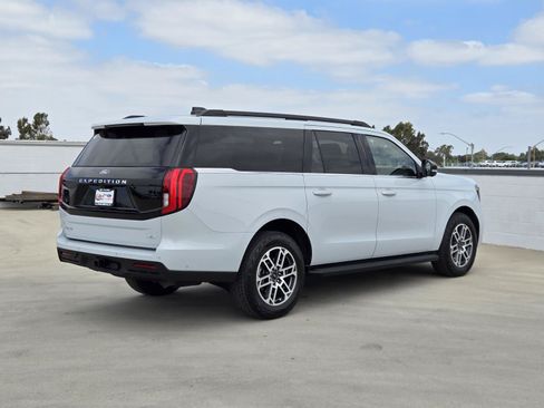 Used 2025 Ford Expedition Max Active AWD/4WD image 4