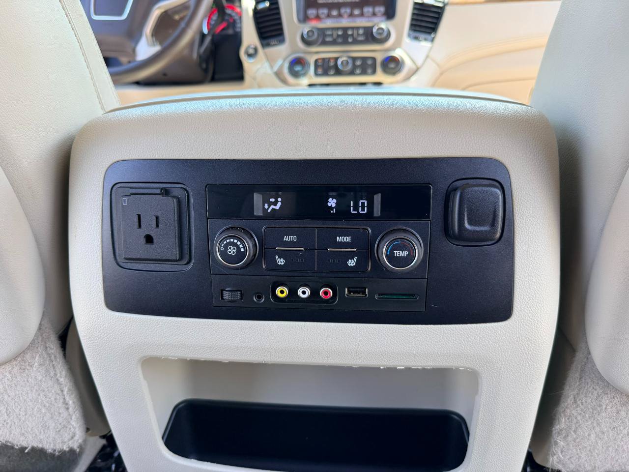 Used 2016 GMC Yukon XL Denali AWD/4WD image 18