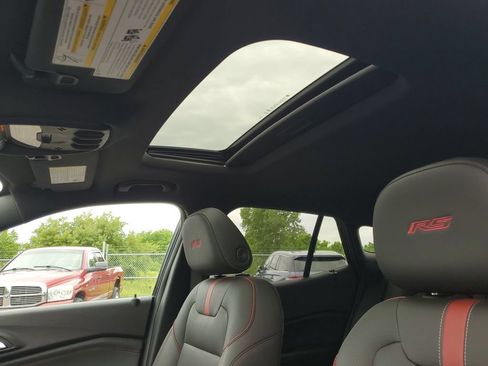 Certified 2025 Chevrolet Trax RS w/ Sunroof Package FWD image 6