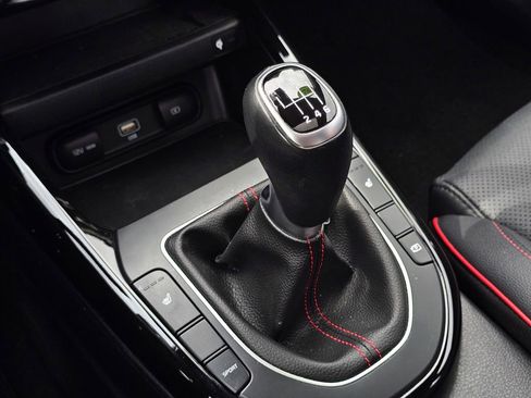 Used 2022 Kia Forte GT image 28