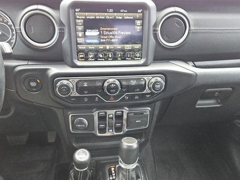 Used 2021 Jeep Gladiator Overland w/ Popular Equipment Package AWD/4WD image 17