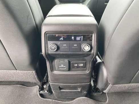 Used 2023 GMC Acadia SLT image 21