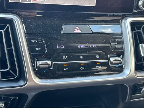 Used 2023 Kia Sorento S image 31