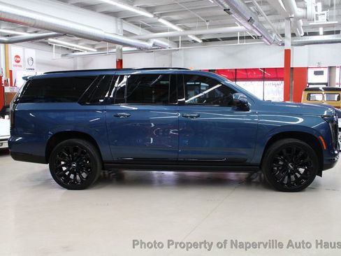 Used 2025 Cadillac Escalade ESV Sport Platinum w/ LPO, ONYX Package image 9