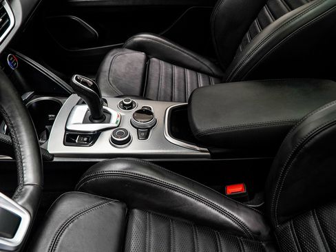 Used 2023 Alfa Romeo Stelvio Veloce image 20