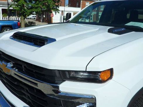 Used 2024 Chevrolet Silverado 2500 LT w/ Convenience Package AWD/4WD image 3