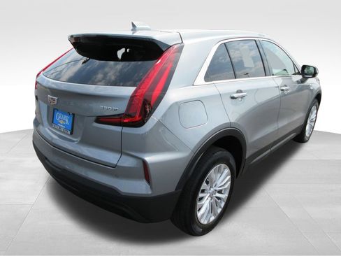 Certified 2024 Cadillac XT4 Luxury w/ Cold Weather Package FWD image 5