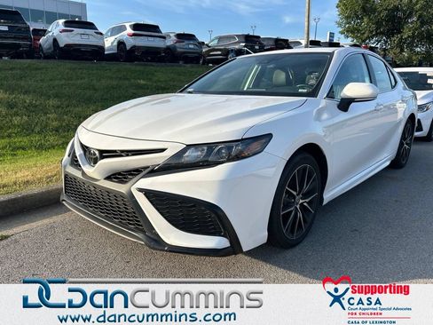 Used 2024 Toyota Camry SE FWD image 1