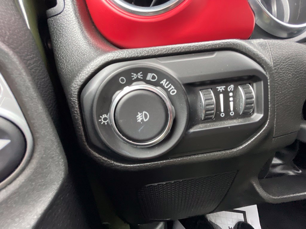 Used 2022 Jeep Wrangler Unlimited Rubicon w/ Cold Weather Group AWD/4WD image 14