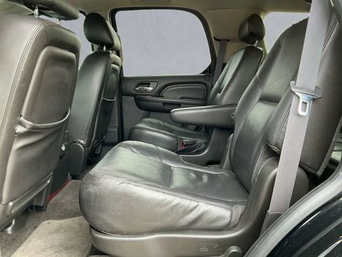 Used 2010 Cadillac Escalade Premium image 12