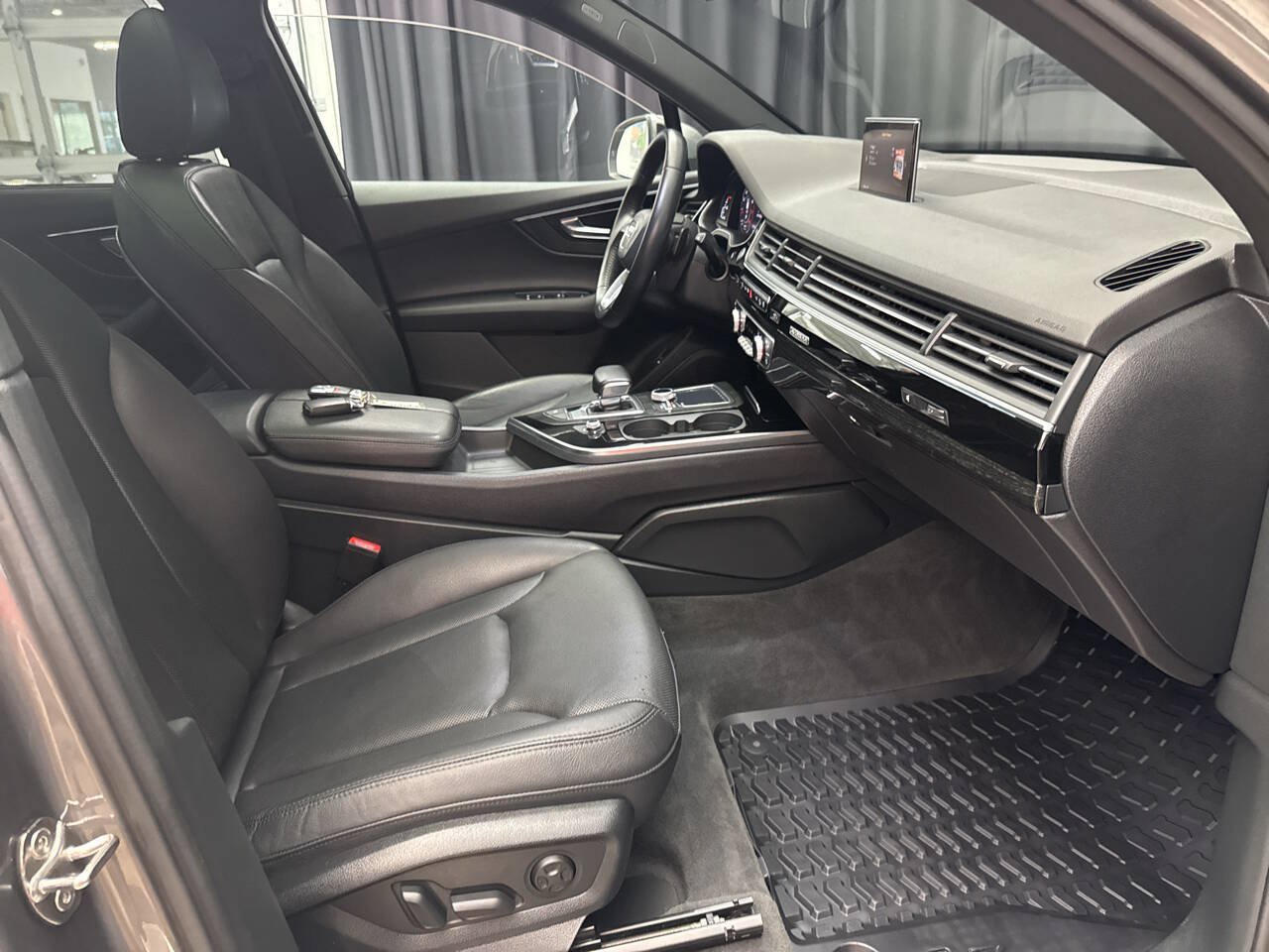Used 2017 Audi Q7 3.0T Premium Plus w/ Premium Plus Package AWD/4WD image 28