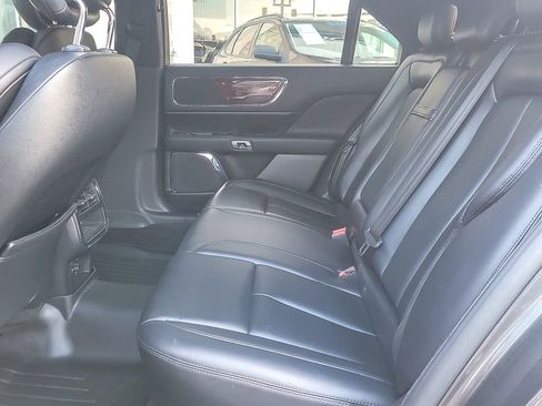 Used 2017 Lincoln Continental Premiere image 8
