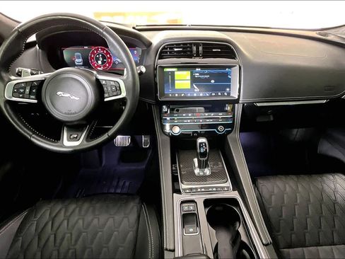 Used 2020 Jaguar F-PACE SVR image 14