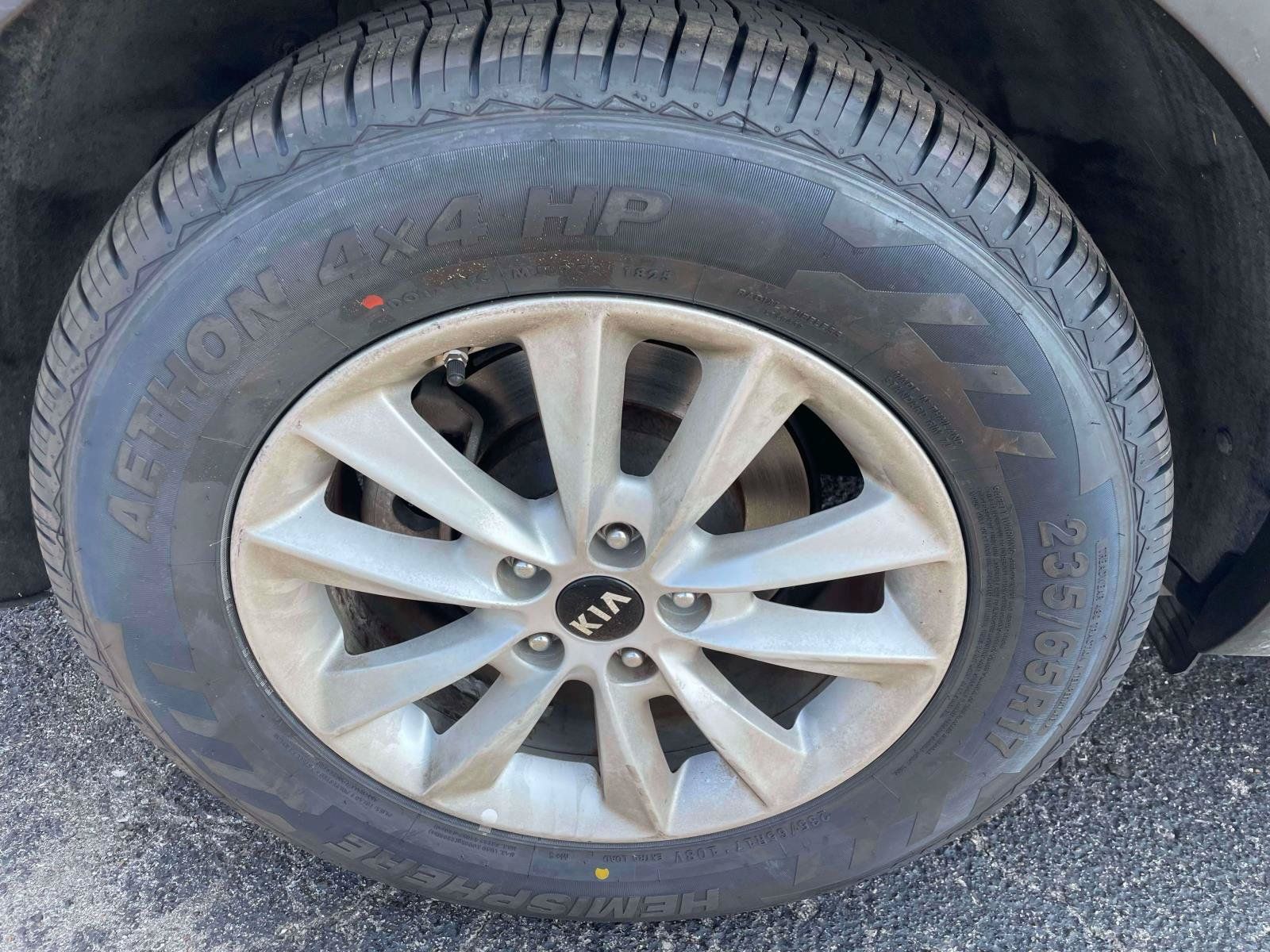 Used 2020 Kia Sorento LX FWD image 9