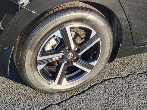 New 2025 Nissan Sentra SV image 3