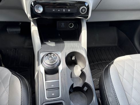 Used 2023 Ford Escape Platinum w/ Premium Technology Package AWD/4WD image 20