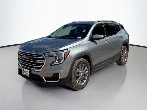 Used 2024 GMC Terrain SLT AWD/4WD image 3