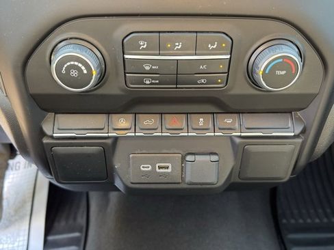 Used 2022 Chevrolet Silverado 1500 Custom image 18