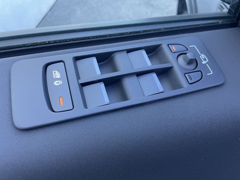 Certified 2024 Land Rover Discovery Sport S image 11