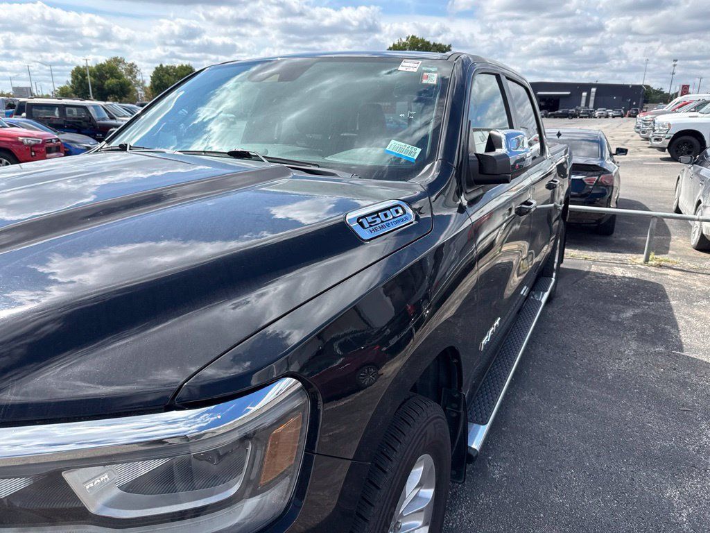 Used 2023 RAM 1500 Laramie AWD/4WD image 3