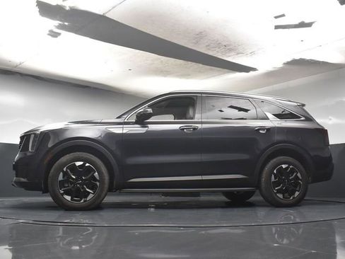 Used 2025 Kia Sorento S w/ Panoramic Sunroof Package image 35
